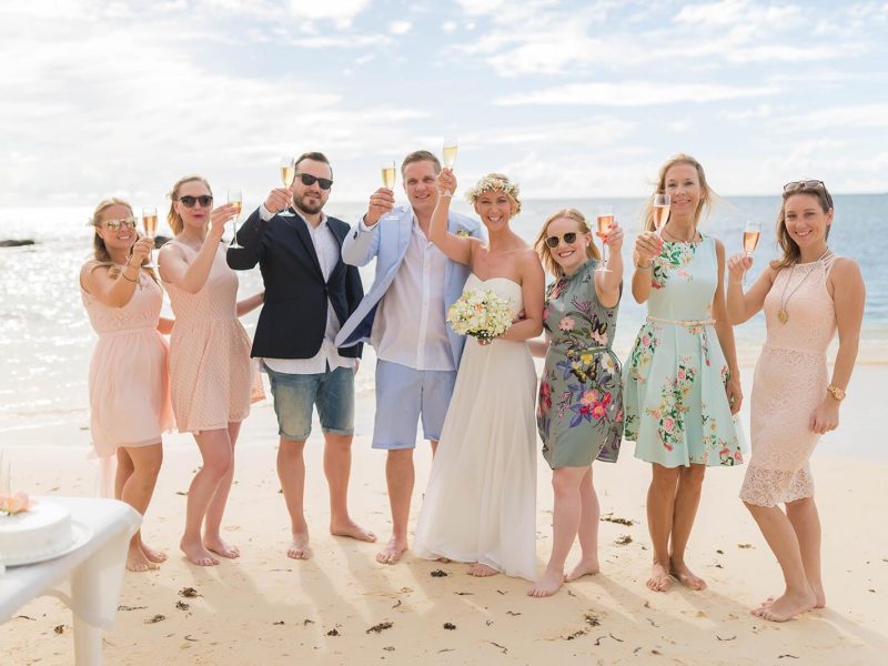 Strandhochzeit mit Freunden