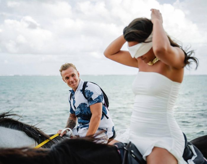 marriange proposal on a horse