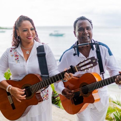 singers Jessica & Jocelyn​